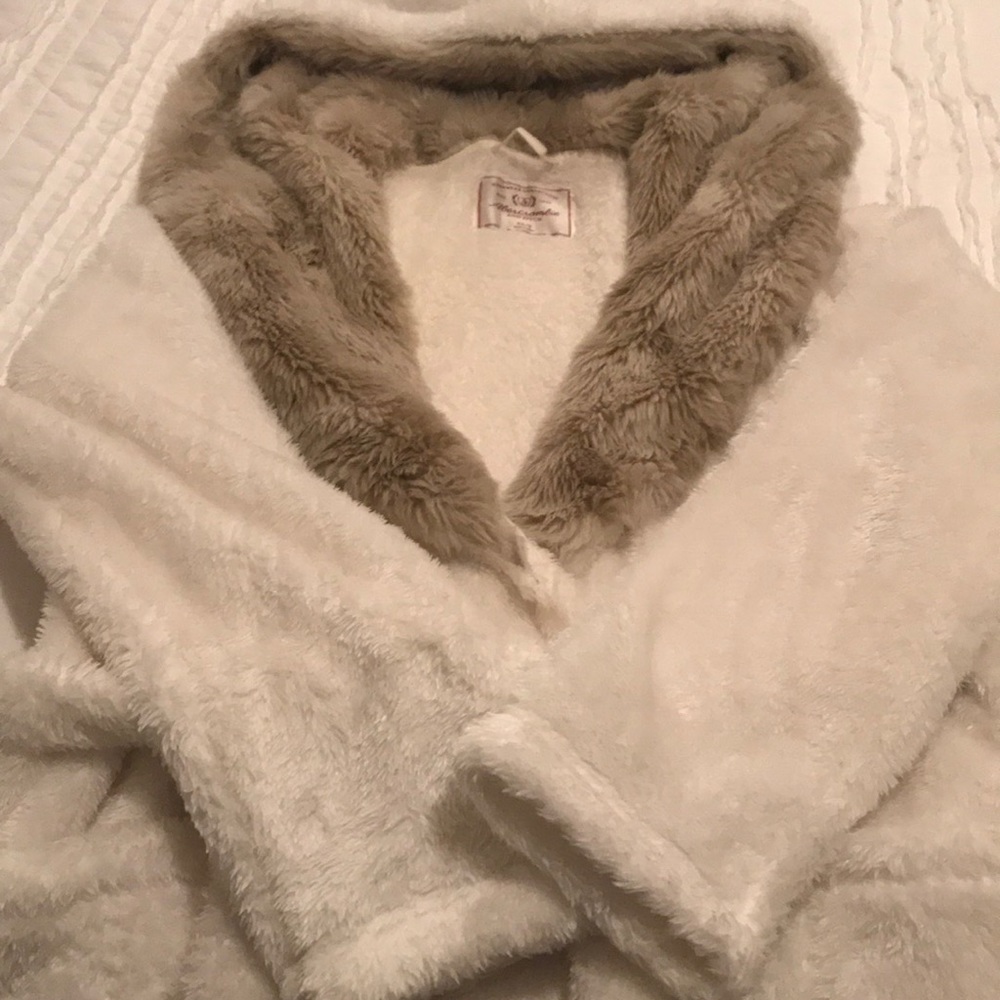 Bath Robe - Picture 2 of 3